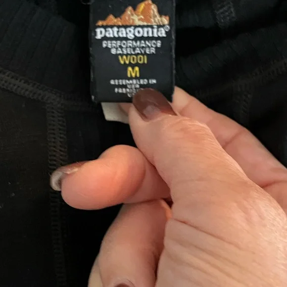 Patagonia black Performance Base Layer 100% wool thermal top size Men’s M - Picture 9 of 10
